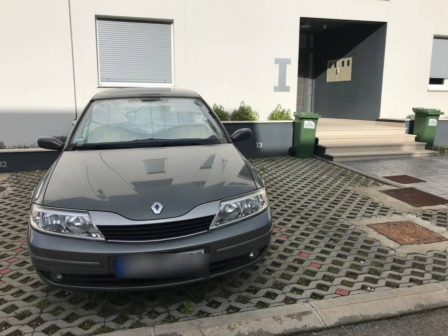 Ovo je auto kojim su pljačkaši bježali i apartman gdje su bili...