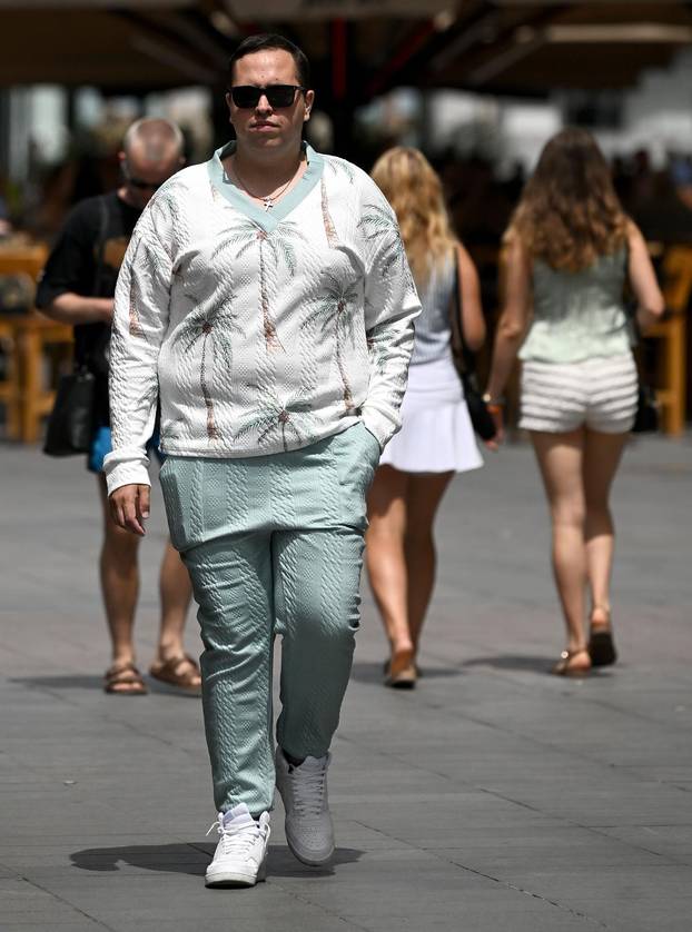 Zagreb: Jan Pance prošetao centrom grada