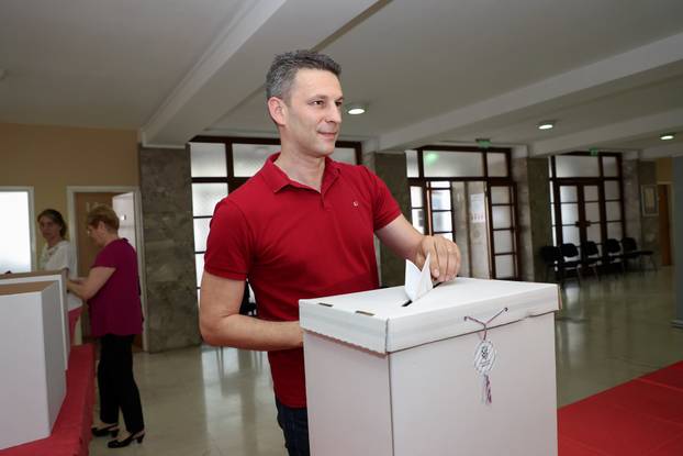 Metković: Božo Petrov glasovao na izborima za EU parlament