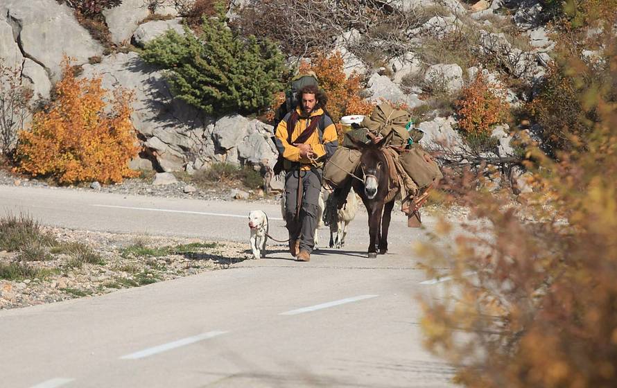 Putuje svijetom s magarcem