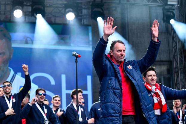 Zagreb: Hrvatska rukometna reprezentacija stigla na svečani doček na Trgu bana Josipa Jelačića