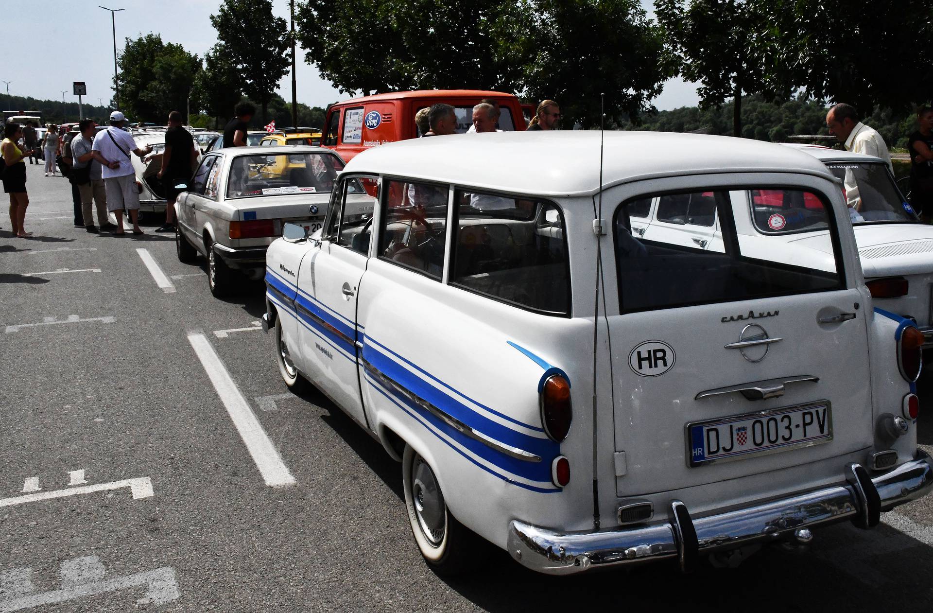 Šesti Međunarodni oldtimer susret u Slavonskom Brodu