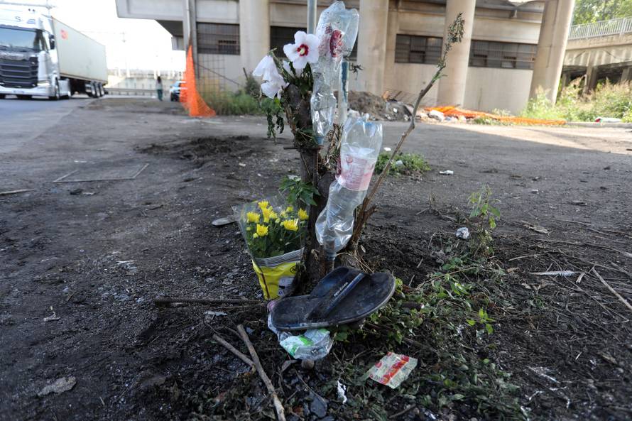 Mestre: Cvijeće na mjestu pogibije putnika iz autobusa