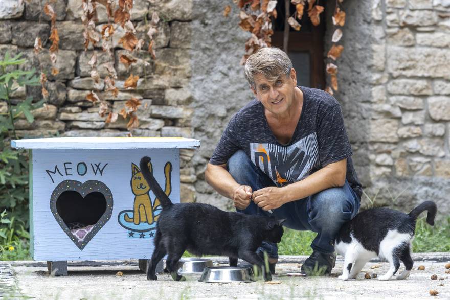 Vodnjan: Grga Softi&cacute; ve&cacute; 15 godina gradi ku&cacute;ice za ma&ccaron;ke lutalice, napravio ih je vi&scaron;e od 500