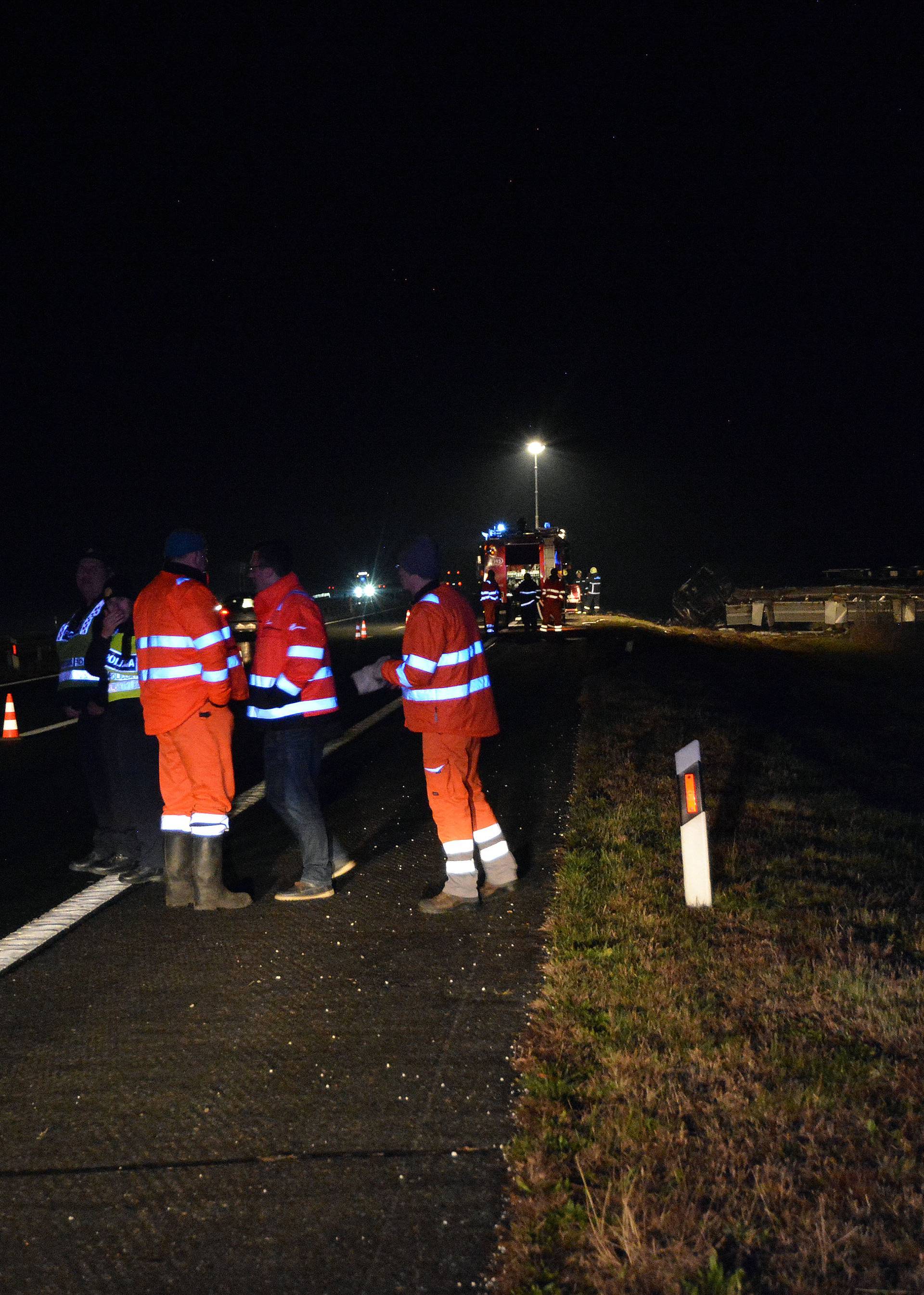 Na autocesti Bregana-Lipovac prevrnula se cisterna i zapalila