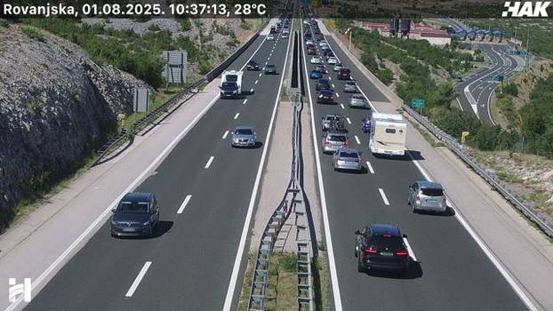 FOTO Kreće udarni vikend, kod Lučkog se zagužvalo: Kolone su prema moru, vozi se usporeno