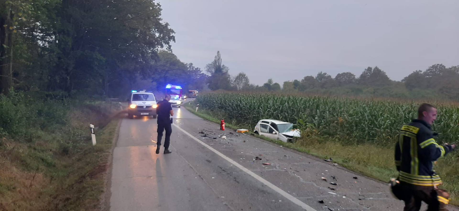 Frontalni sudar u Maloj Gorici, vatrogasci ih vadili iz vozila...