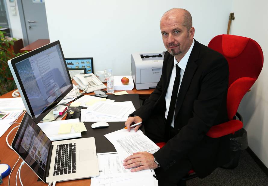 Uhljeb patnik: Plaćaju mi 15 tisuća kn i ni prstom ne mrdam