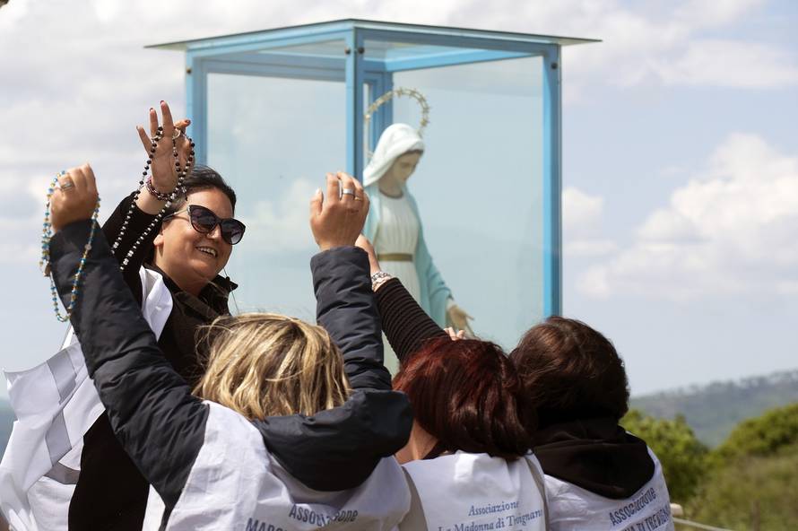 ITALY - ROSARY AND PRAYER FOR THE APPARITION OF THE MADONNA OF TREVIGNANO  - 2023/5/3
