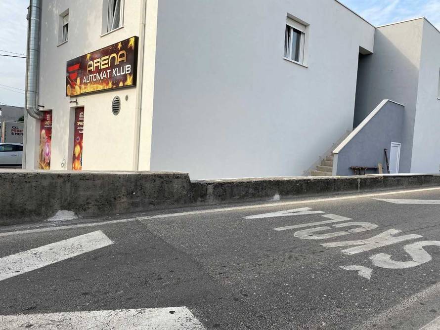 Uz  OŠ u Solinu niče kockarnica: Grad se protivi, no radovi teku
