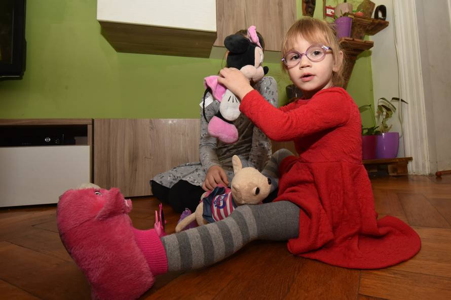 Očajna majka iz Pule: 'Nadia (3) mi umire, hitno treba lijek'