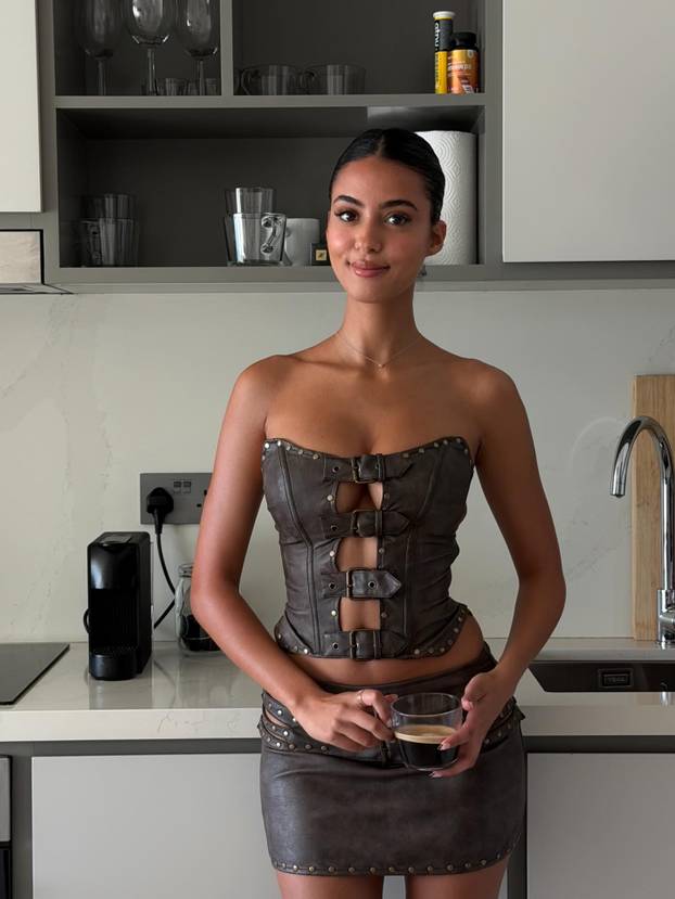 FOTO Seksi Rita raskošne obline pokazuje u mini bikinijima: Ocijenite badiće od 1 do 10!