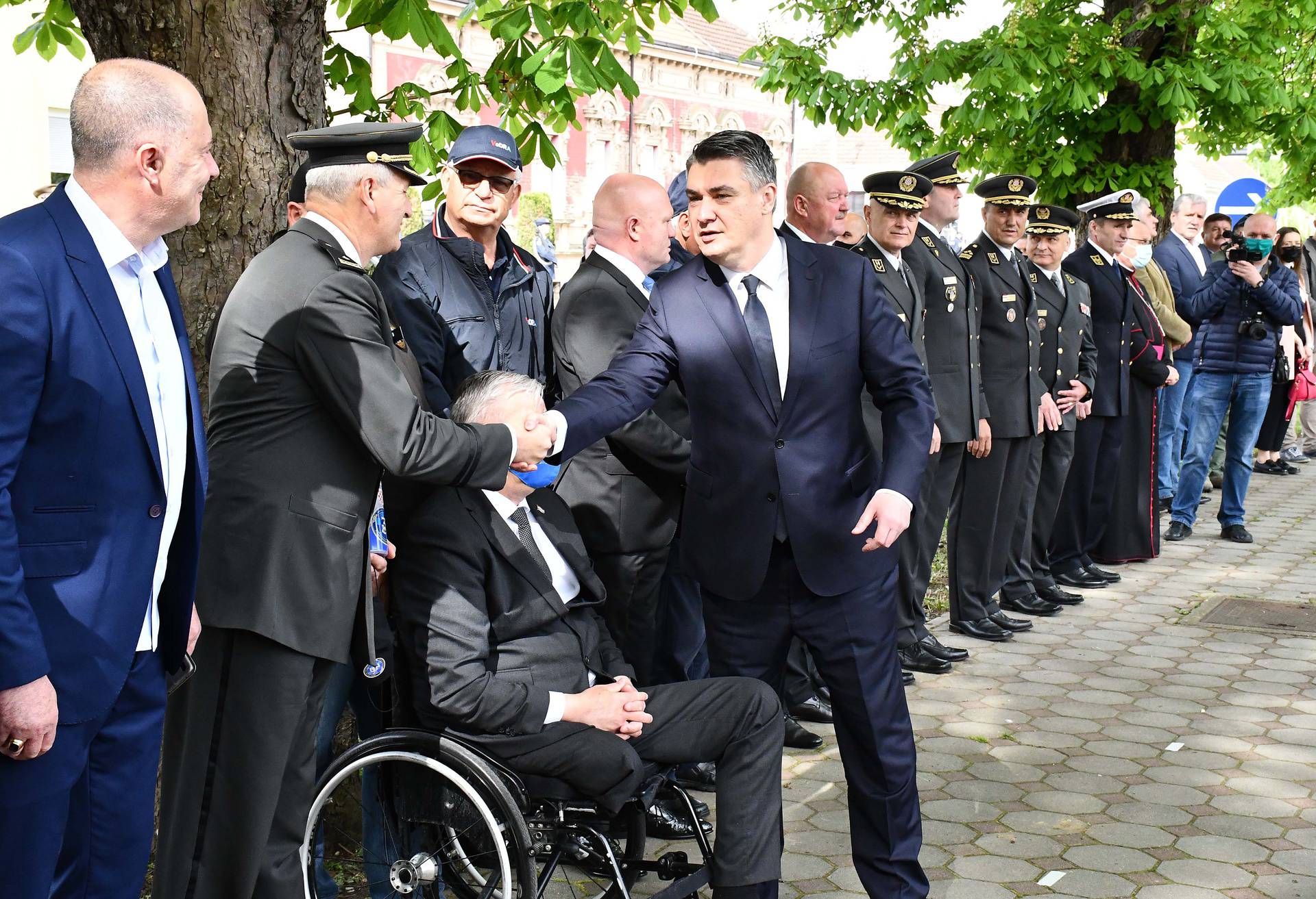 Okučani: Predsjednik Milanović položio vijenac povodom 26. obljetnice VRO "Bljesak"