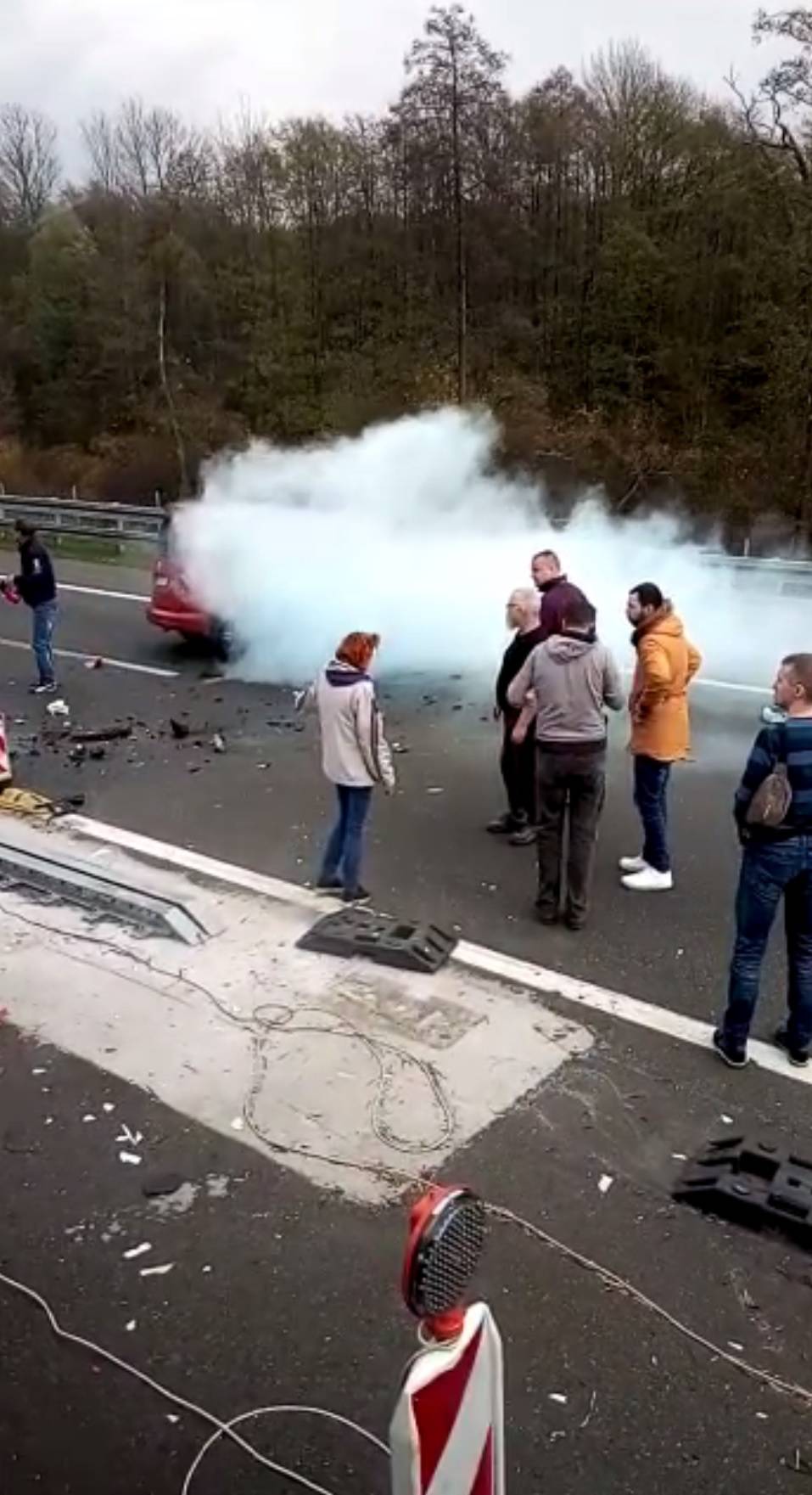 Jedan poginuo, drugi ozlijeđen: 'Vozači su gasili zapaljeni auto'