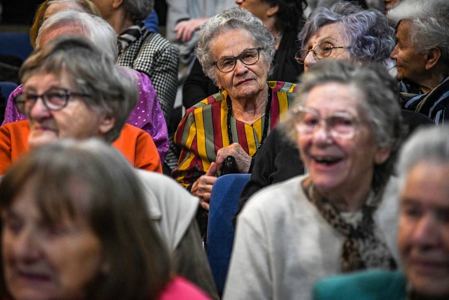 Zagreb: Koncert Dubioze Kolektiv u domu umirovljenika