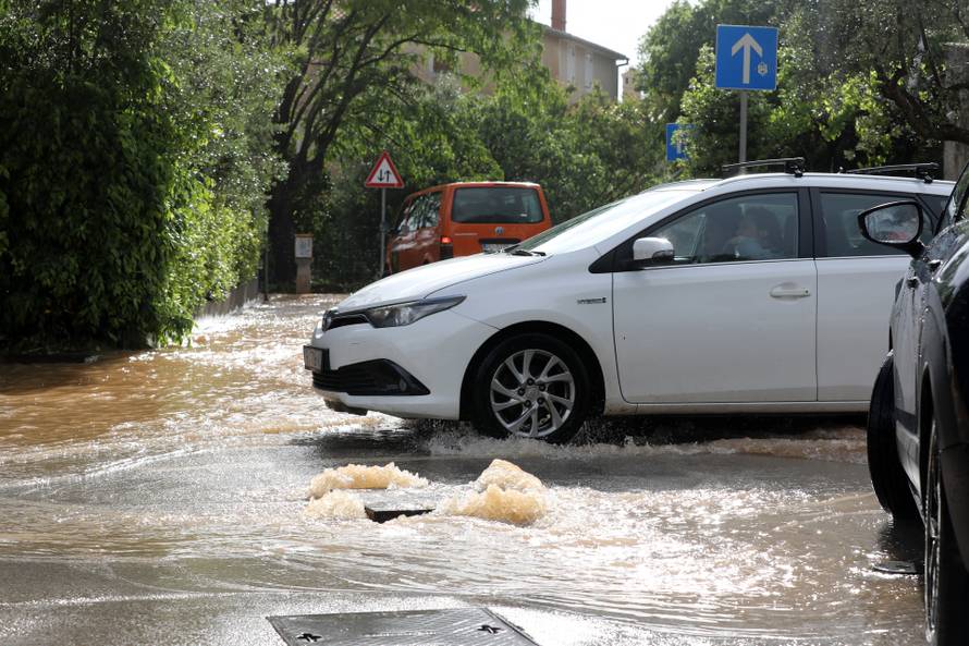 Potopljene ulice Medulina nakon jakog nevremena