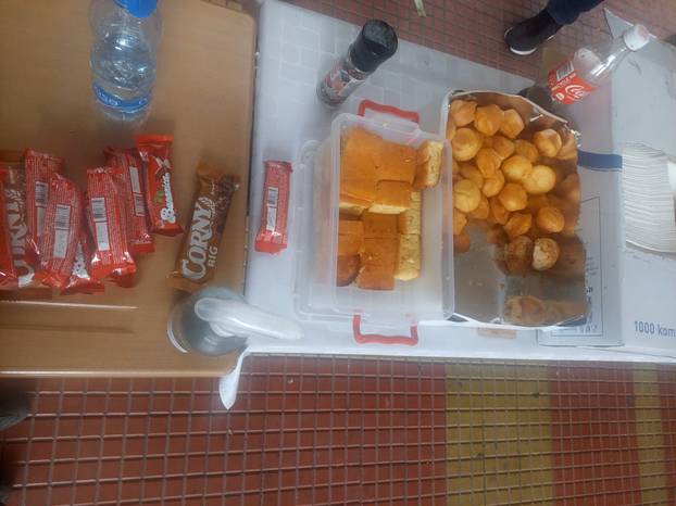 FOTO Za svakog ima ponešto! Prosvjednike u Beogradu čekala hrana, ovo je danas na meniju