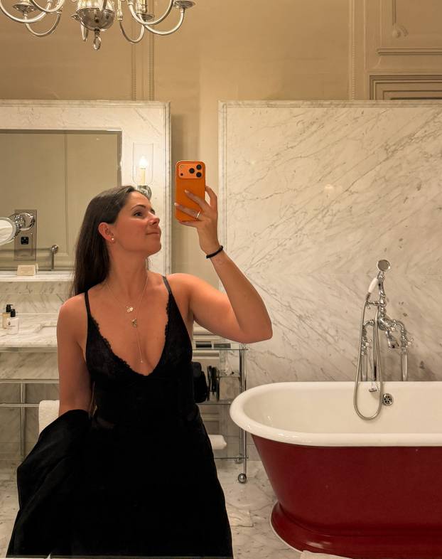 FOTO Olimpijka navukla tangice i bikini i klizala. I to jako brzo...