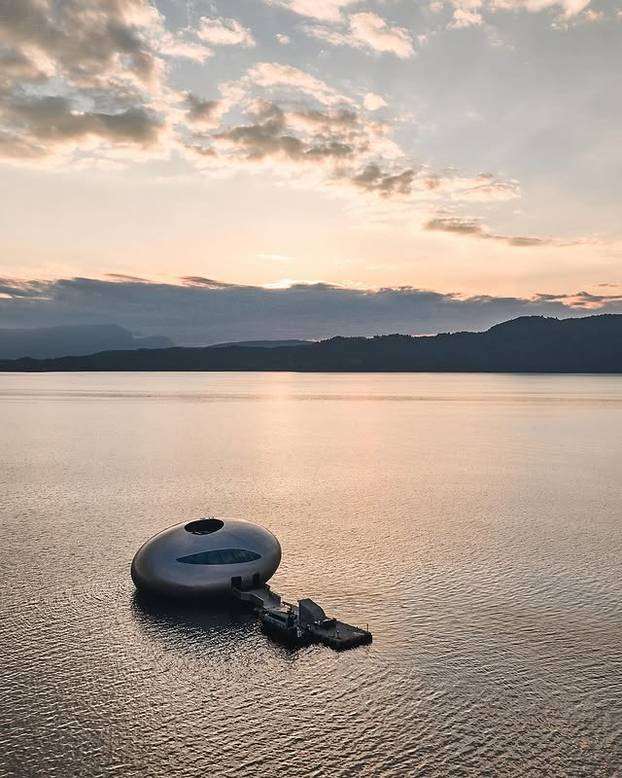 FOTO Spektakl na vodi: Biste li jeli u ovom futurističkom restoranu u norveškom fjordu?