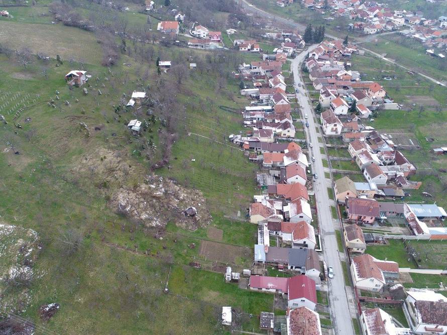 Klizište je uništilo kuću: 'Može krenuti na nas, u strahu smo...'