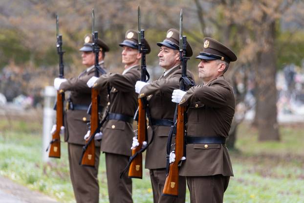 Vukovar: Posljednji ispraćaj i ukop identificiranih posmrtnih ostataka hrvatskog branitelja iz Domovinskog rata Stjepana Patka 