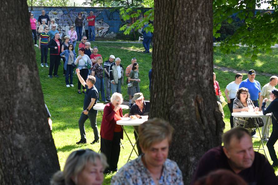 Čakovec: Građani čekali u redu za porciju graha 