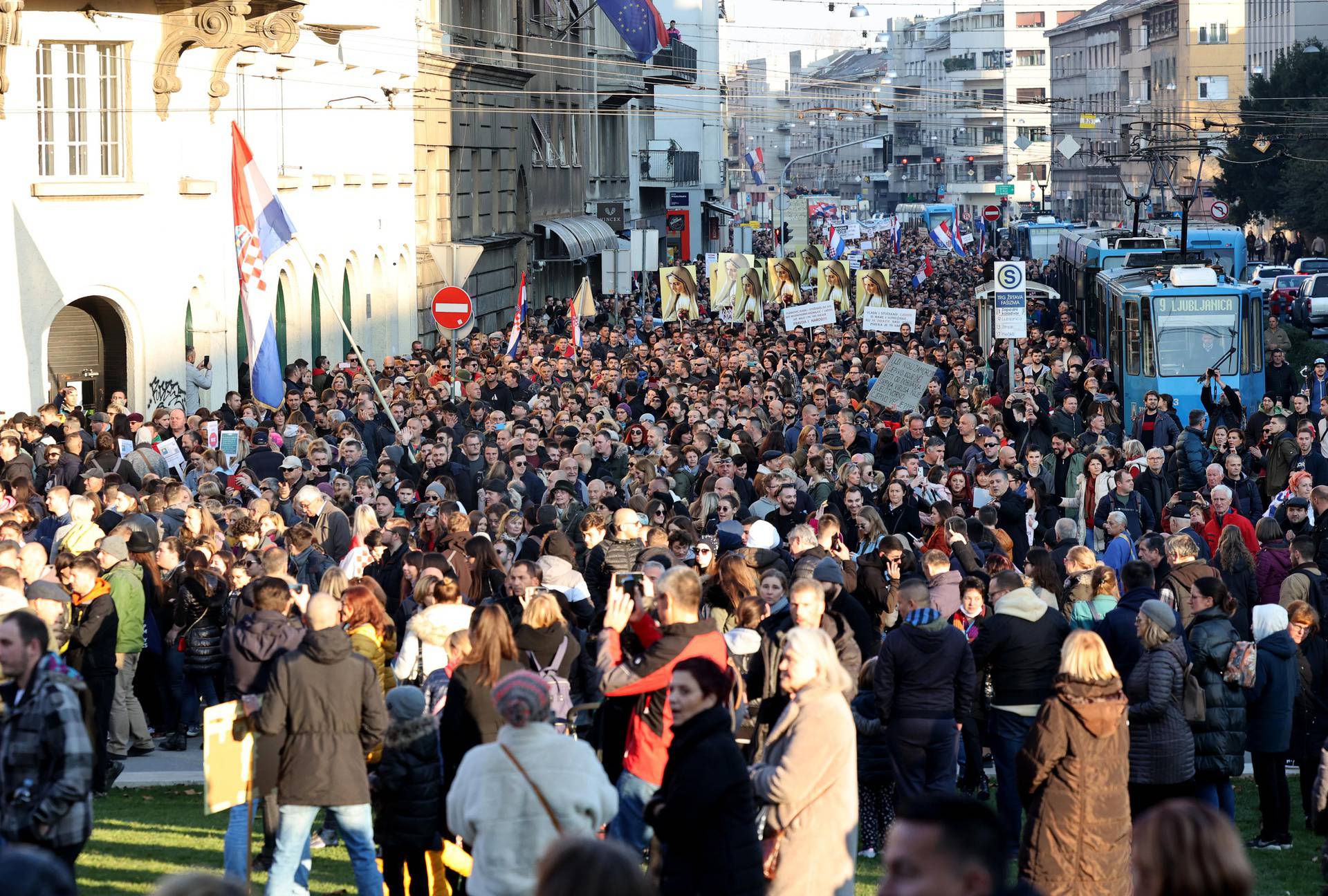 Kako je skup protiv Covid mjera postao politički prosvjed protiv znanosti na kojem se love poeni