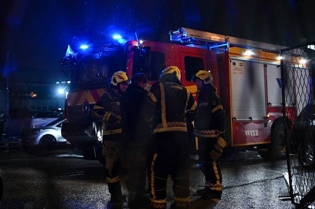 Zagreb: Auto se zaletio u izlog u Maksimirskoj ulici