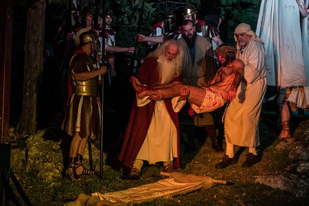 Imotski: Uprizorenje 24. Žive slike Muke Isusove