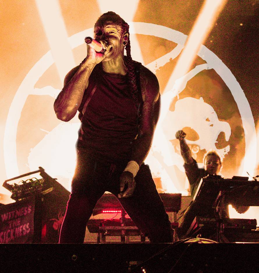 Zbog Prodigyja se zatresao pod: Ljudi plakali i vrištali od sreće pa se penjali jedni po drugima