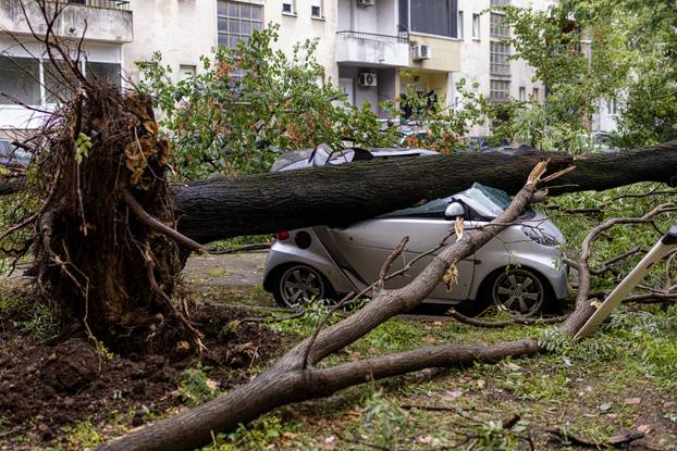 Olujno nevrijeme poharalo Mostar 