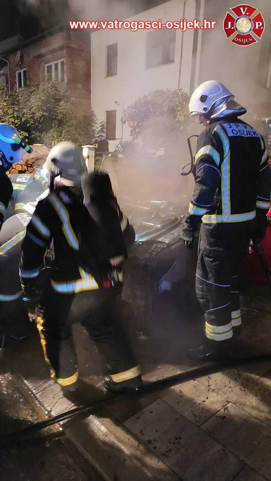 Bivšem sucu Vučemiloviću su zapalili dva auta u Osijeku!