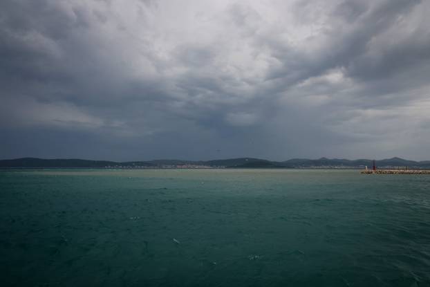 Zadar: Nevrijeme dolazi prema gradu