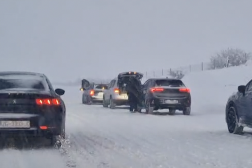 Ote&zcaron;an promet zbog snijega