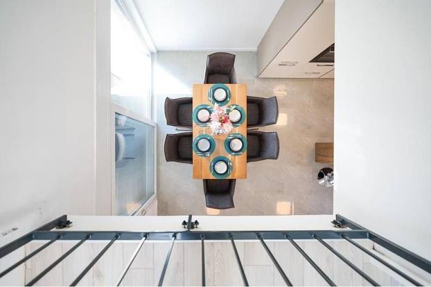 FOTO Pogledajte kuću koju su izgradili usred polja u Grbama: Stoji samo pola milijuna eura...