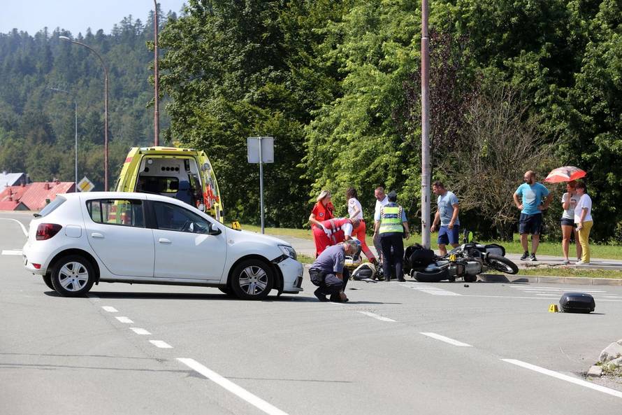 U prometnoj nesreÄi na izlazu iz Delnica ozlijeÄen motociklist
