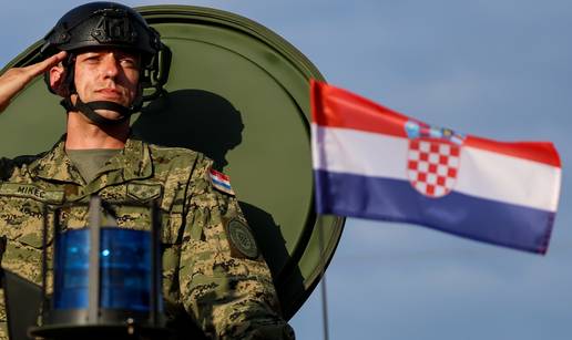 FOTO 100 najboljih fotografija sa svečanog vojnog mimohoda