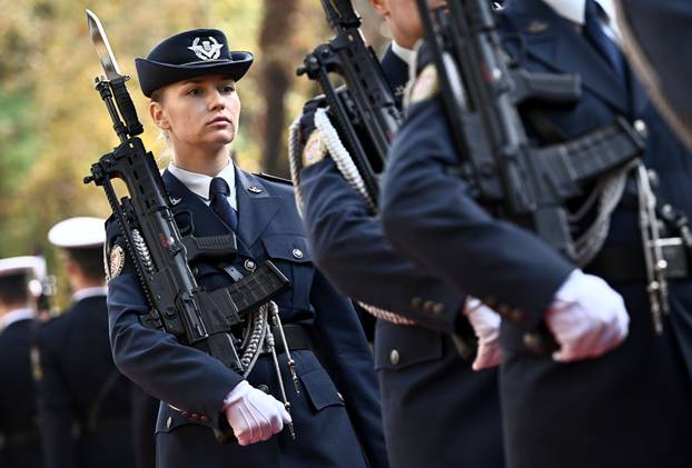 Zagreb: Zoran Milanović stigao na sastanak s načelnikom Glavnog stožera OSRH i suradnicima 