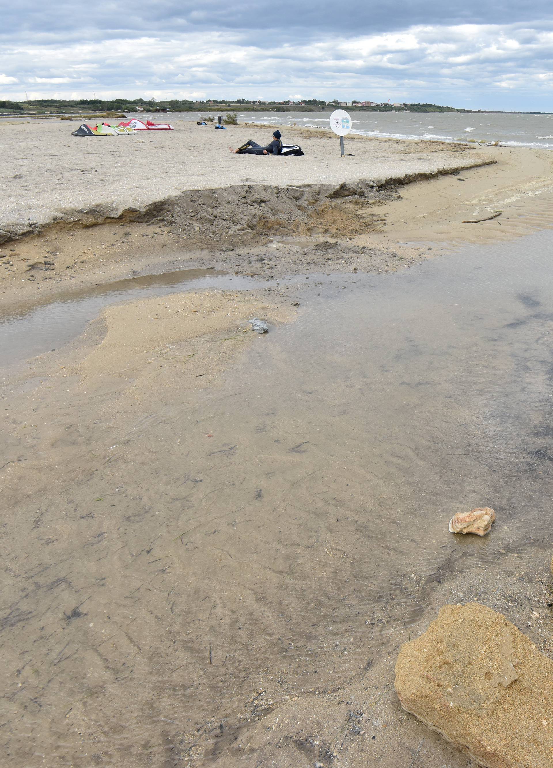 Poplava je isprala gotovo sav pijesak s ninske plaže Ždrijac