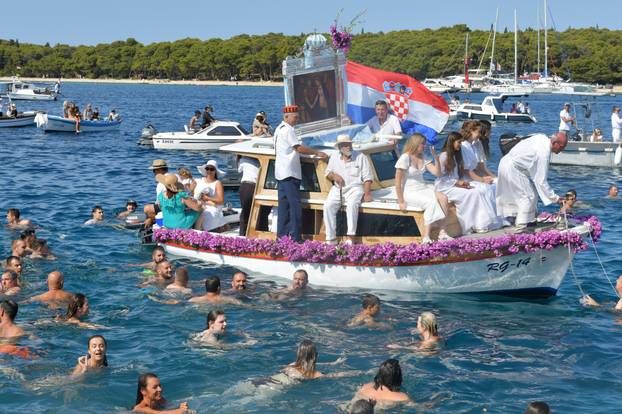 Rogoznica: Ispra?aj Gospe od Kapelice