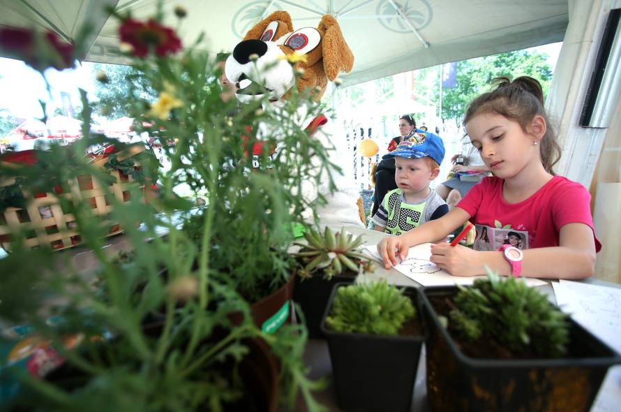 Zabava na Bundeku: Delicije su se jele i s povezom na očima...