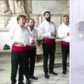 VIDEO Klapa u Trogiru zapjevala po najvećoj kiši, ljudi se sklonili