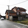 FOTO Ovo je kuća užasa u kojoj su našli 31 dijete. Jedna curica je pobjegla i molila za pomoć...