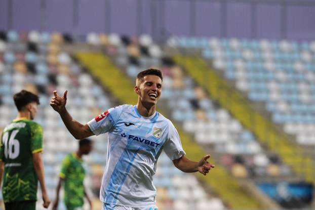 Rijeka: Utakmica šesnaestina finala nogometnog kupa Hrvatske između NK Maksimira i HNK Rijeke.