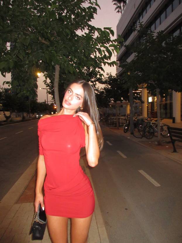 FOTO F1 ima novu 'WAGsicu'! Izraelka je s 19 proglašena za najljepšu ikada, bila i u vojsci