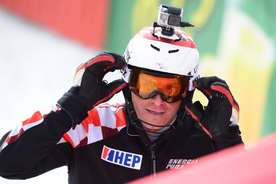 Elin Kostelić i blizanke stigle kući: Ležale na mami u pidžami