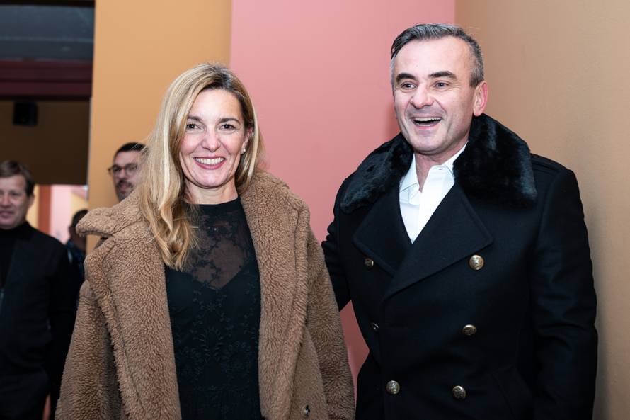 Meštar u jutarnjem programu frizurom privukao svu pažnju