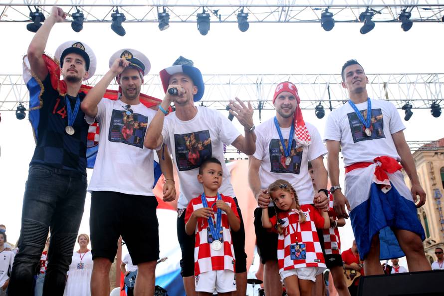 Prisjetite se čudesnog dočeka uz mali 'milijun' fotki i videa