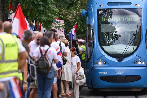 Zagreb: Okupljanje prosvjednika Hodaj za Liku, hodaj za Hrvatsku