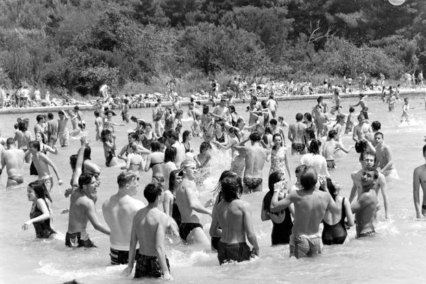 Zadar: Tradicionalna Picnic biciklijada Sabuša okupila velik broj biciklista, 20.6.1994.